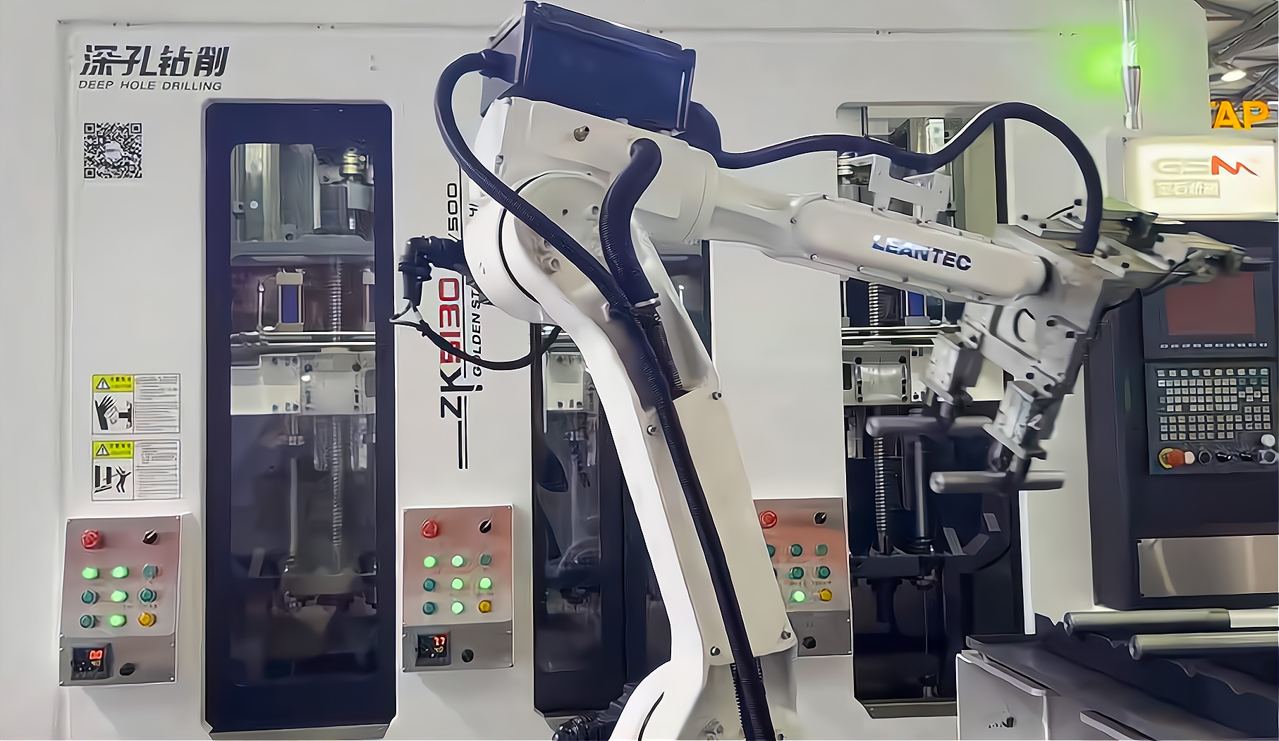 ZK5120×6/500 倒立六軸深孔鉆床配置六軸機器人,加工新能源電機軸單機自動化